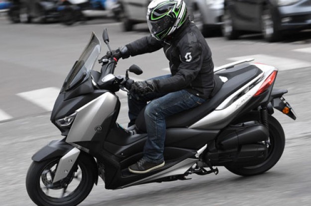 Photo de yamaha-moto-xmax-125-annee-2017-86